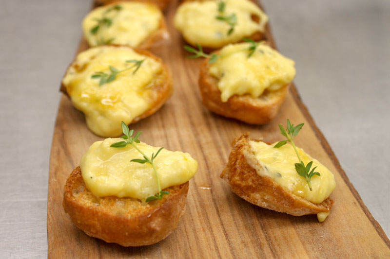 pumkin-ricotta-crostini-thyme+honey pumkin-ricotta-crostini-thyme+honey
